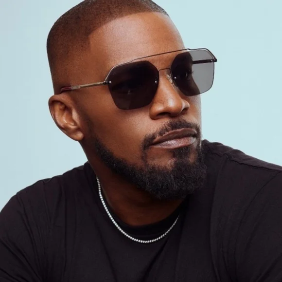 PRIVÉ REVAUX "The One' Sunglasses in Black - Picture 1 of 11